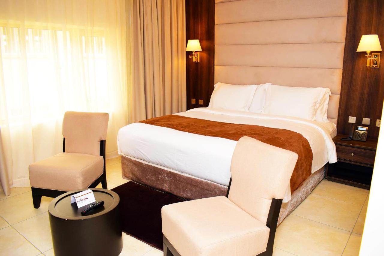 Monty Suites & Golf Uyo Dış mekan fotoğraf