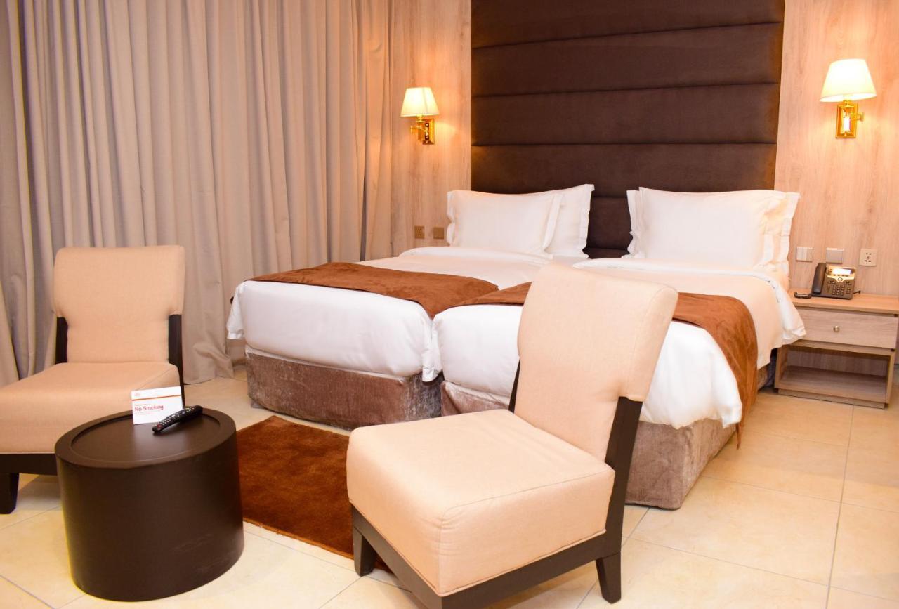 Monty Suites & Golf Uyo Dış mekan fotoğraf