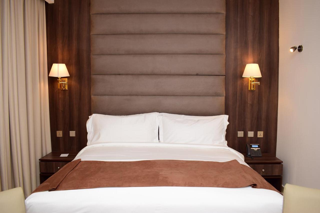 Monty Suites & Golf Uyo Dış mekan fotoğraf
