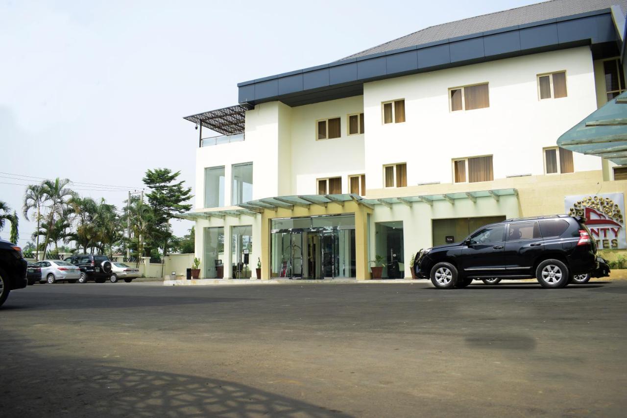 Monty Suites & Golf Uyo Dış mekan fotoğraf